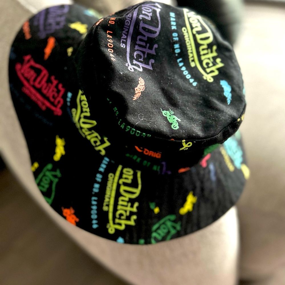 Von Dutch bucket hat excellent condition